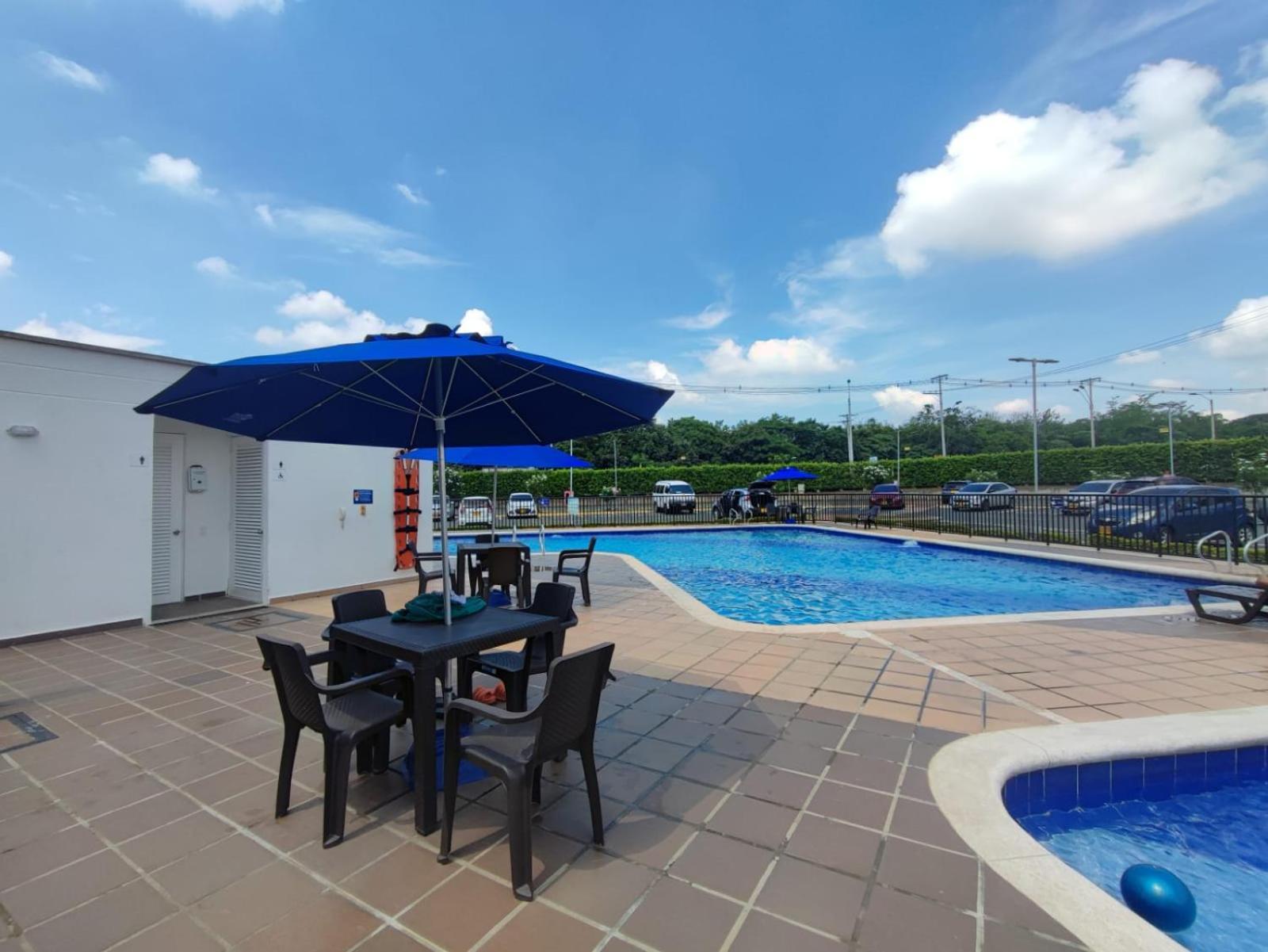 Acogedor Y Completo, Apto Cerca De Jardin Plaza, Con Piscina, Parqueadero Y Aire Acondicionado