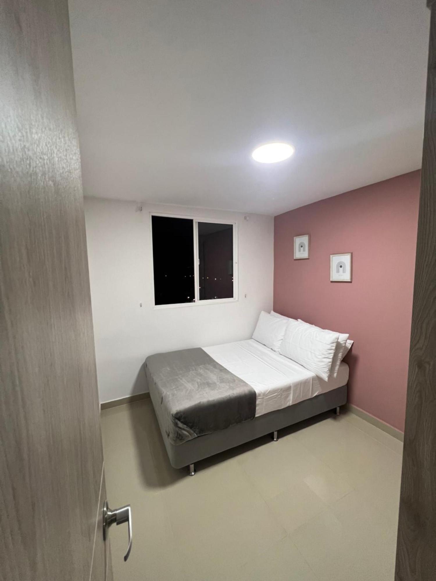 Acogedor Y Completo, Apto Cerca De Jardin Plaza, Con Piscina, Parqueadero Y Aire Acondicionado *