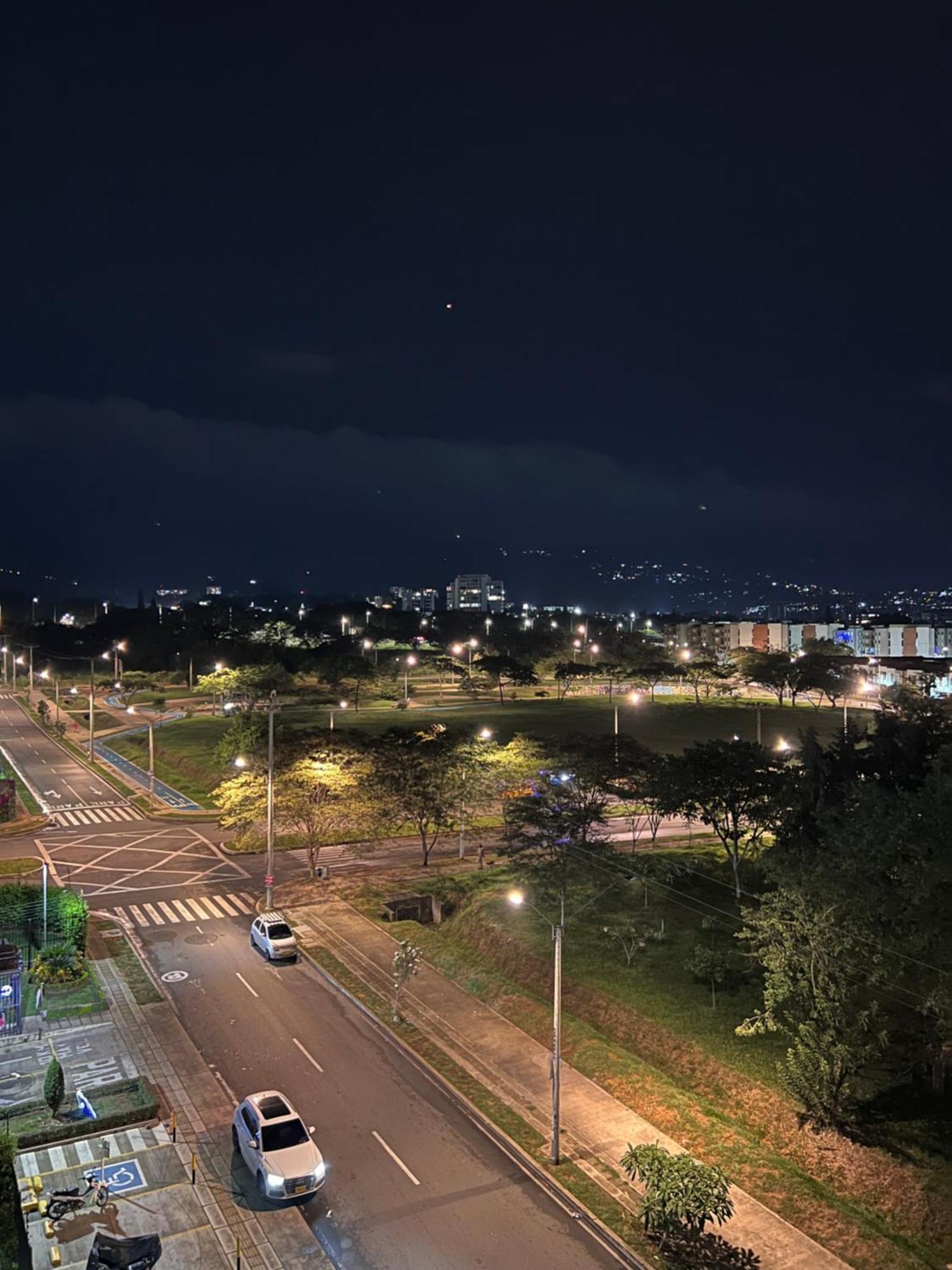 Acogedor Y Completo, Apto Cerca De Jardin Plaza, Con Piscina, Parqueadero Y Aire Acondicionado *