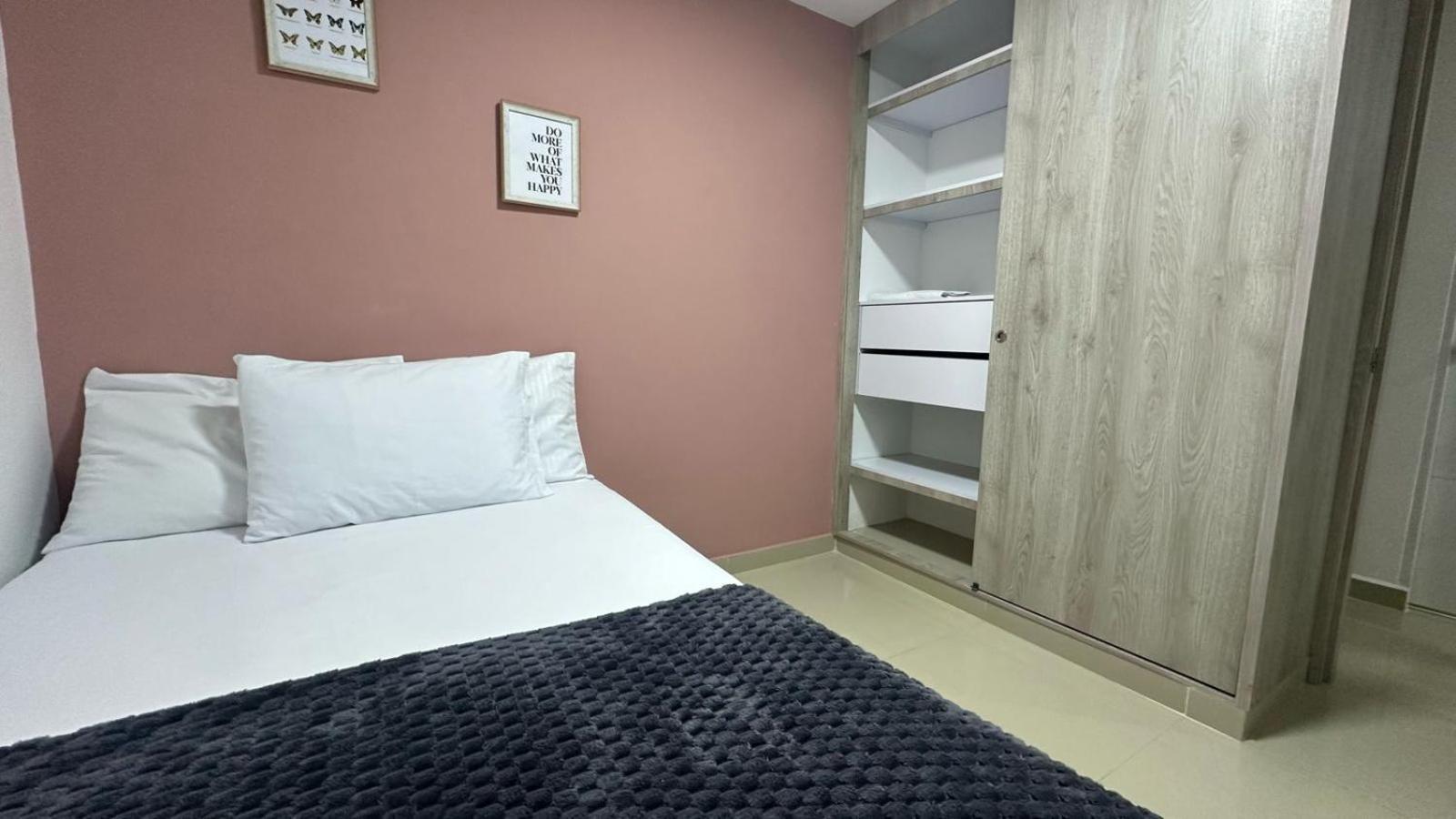 Acogedor Y Completo, Apto Cerca De Jardin Plaza, Con Piscina, Parqueadero Y Aire Acondicionado